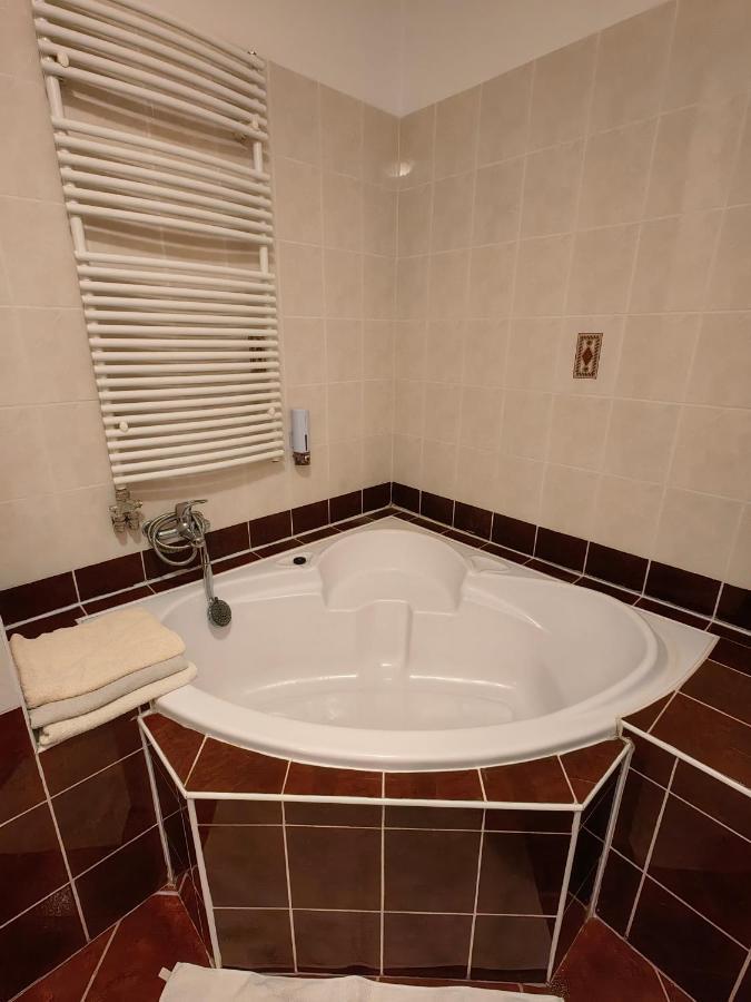 Oasis Apartman Szeged Exterior foto